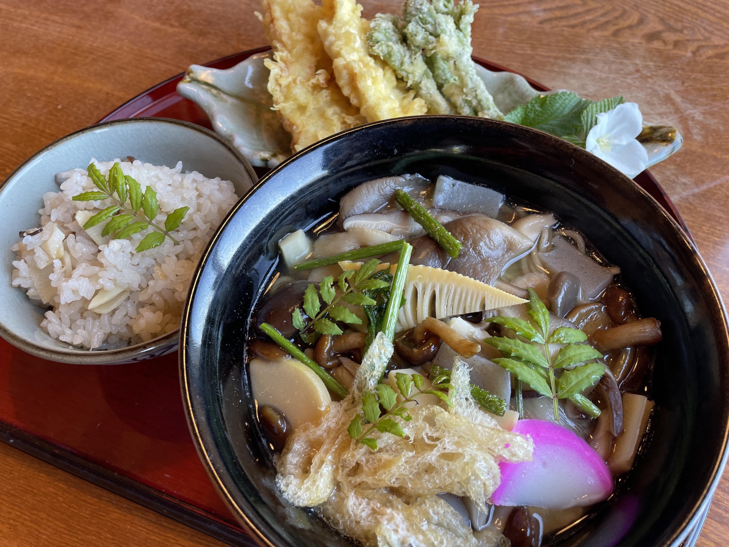 観月茶屋の山菜蕎麦